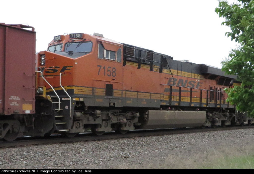 BNSF 7158